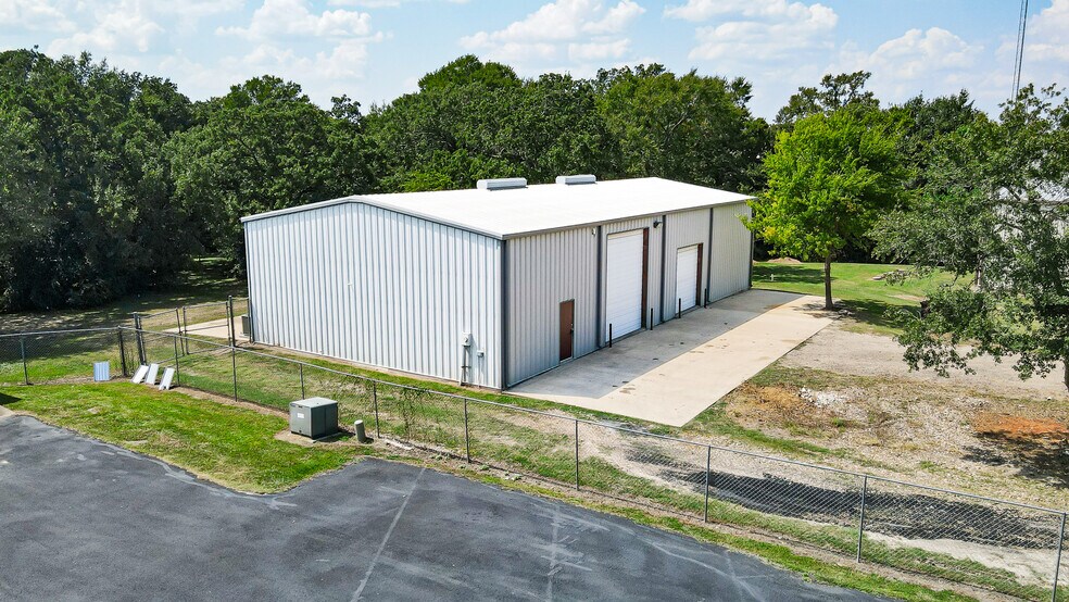More Photos Of 4323 Alexis Ct, College Station Warehouse For Lease