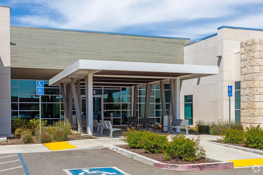 More Photos Of 604 N Magnolia Ave, Clovis Medical For Lease