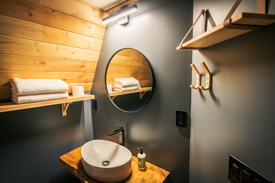 More Photos Of 37 NW Second St, Stevenson Hospitality For Sale