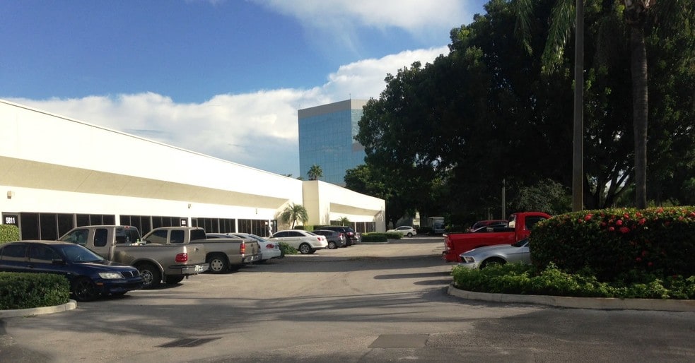 More Photos Of 5801-5821 N Andrews Way, Fort Lauderdale Light Manufacturing For Lease