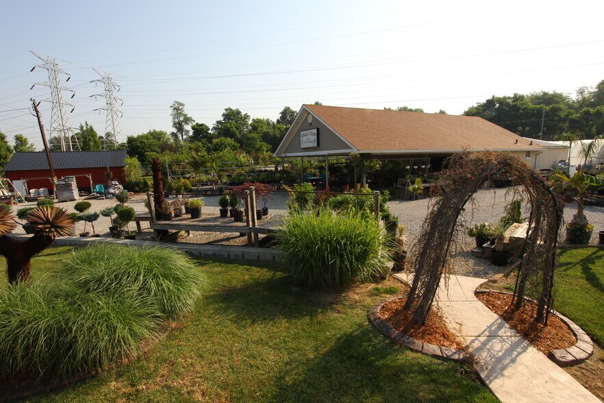 More Photos Of 3935 Blanton Ln, Louisville Garden Center For Sale