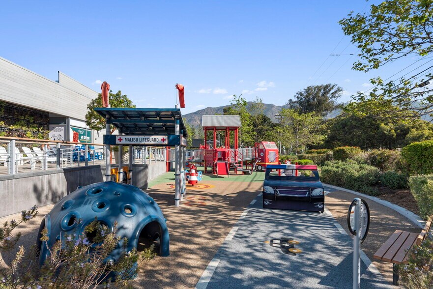 More Photos Of 23401 Civic Center Way, Malibu Restaurant For Lease