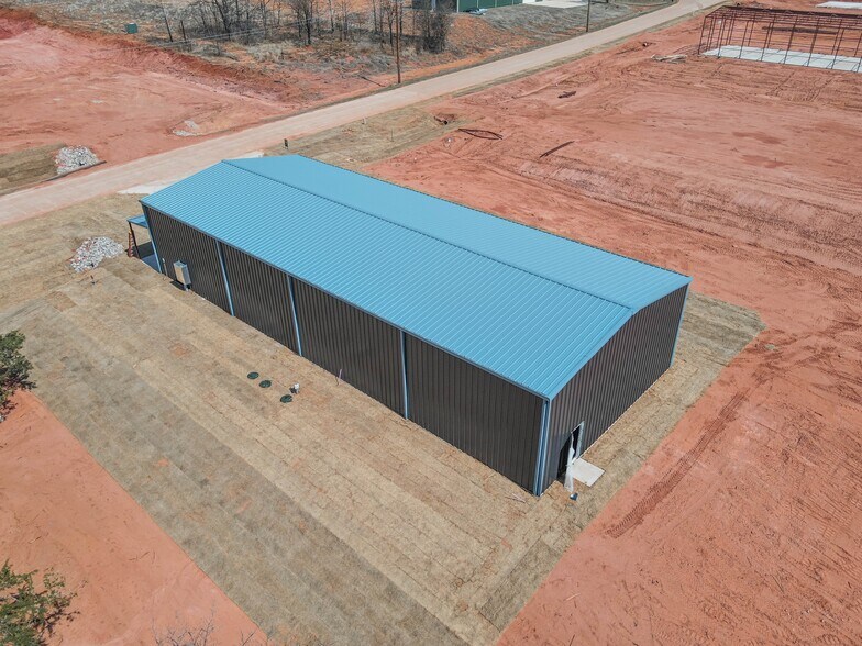 More Photos Of 451 Koloa Ave, Edmond Manufacturing For Sale