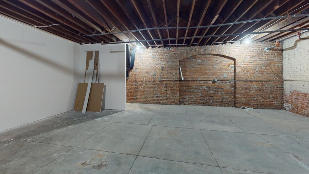 More Photos Of 112 W 2nd St, Grand Island Light Distribution For Lease