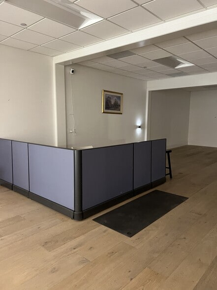 More Photos Of 3501 W Garry Ave, Santa Ana Warehouse For Lease