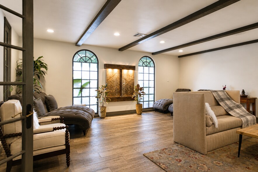 More Photos Of 331 N Larchmont Blvd, Los Angeles Office For Sale