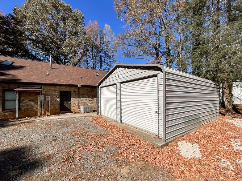 More Photos Of 1804 Lucas Ln, Charlotte Industrial For Lease