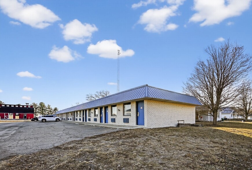 More Photos Of 236 S Jacques St, Arcola Hotel For Sale