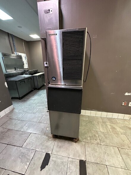 More Photos Of 775 Danenberg Dr, El Centro Storefront Retail Office For Lease