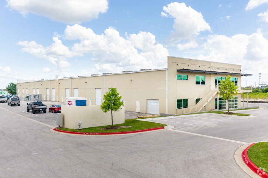 More Photos Of 1205 Sheldon Cv, Austin Showroom For Sale