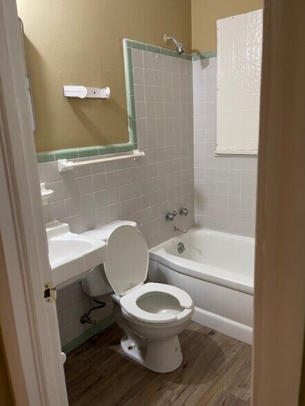 More Photos Of 2915 Chestnut St, Montgomery Office For Sale