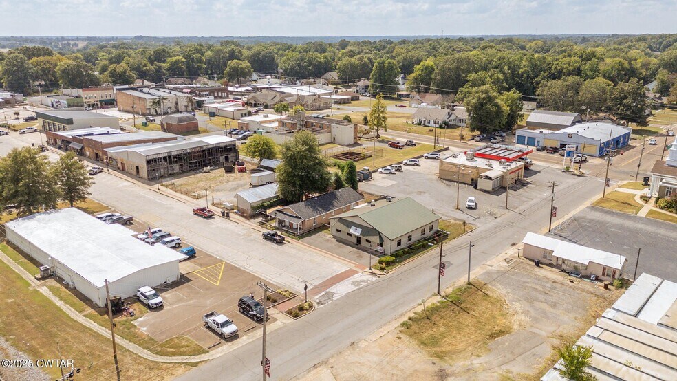 More Photos Of 225 N Front St, Halls General Retail For Sale