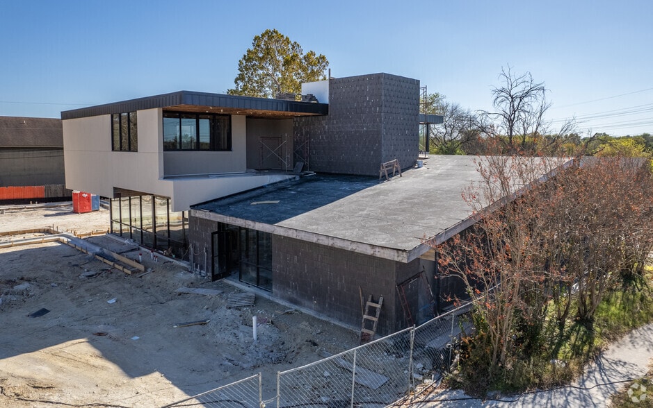 More Photos Of 5621 Emerald Forest Dr, Austin Restaurant For Lease