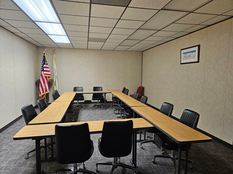 More Photos Of 100 Manhattan Rd, Joliet Office For Lease