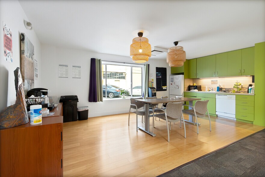 More Photos Of 221 W Gowe St, Kent Bank For Sale