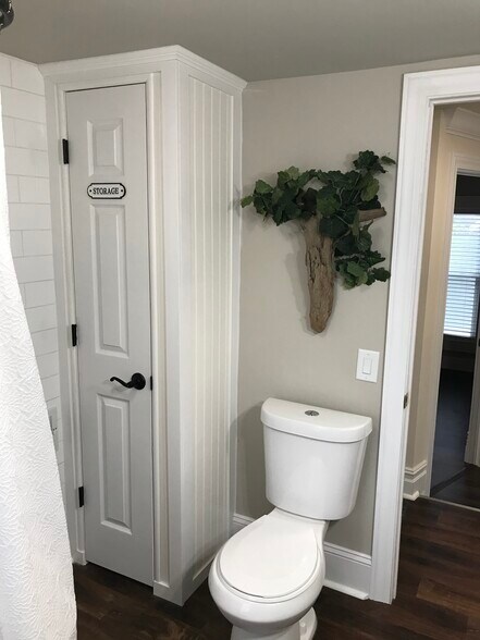 More Photos Of 11058 Shook Rd, Romulus Office Residential For Sale