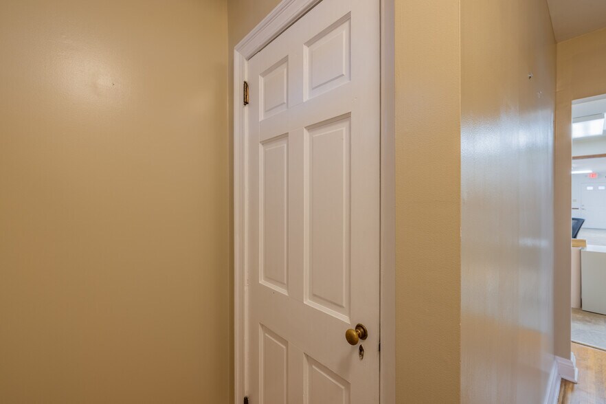 More Photos Of 1941 Euclid Ave, Bristol Medical For Sale