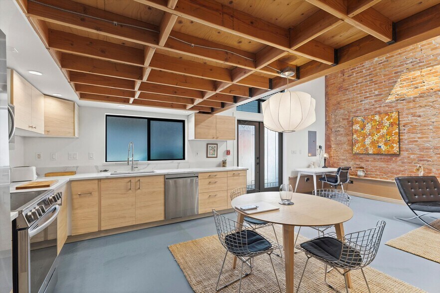 More Photos Of 511 S 1st St, Mount Vernon General Retail For Sale