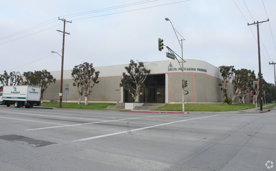 More Photos Of 14110 S Broadway, Los Angeles Warehouse For Lease
