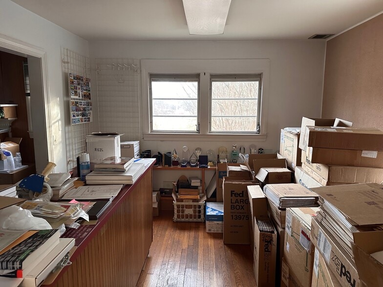 More Photos Of 4180 Old Town Rd, Huntingtown Loft Creative Space For Sale