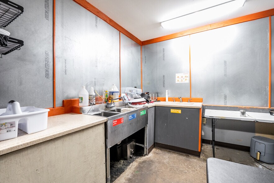 More Photos Of 601 W 4th St, North Little Rock Light Manufacturing For Sale