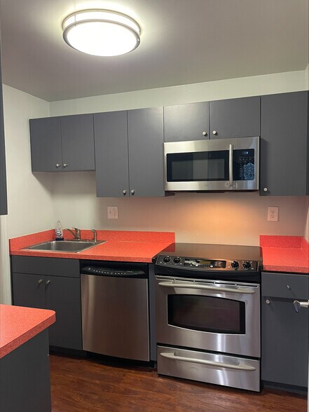 More Photos Of 1025 S Dixie Hwy, Delray Beach Light Manufacturing For Lease