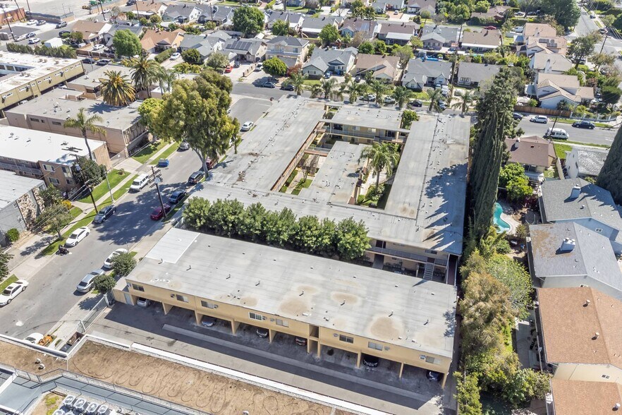 More Photos Of 8523 Etiwanda Ave, Northridge Apartments For Sale