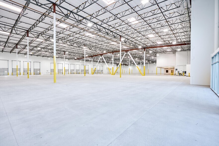More Photos Of 29120 Commerce Center Dr, Valencia Manufacturing For Lease