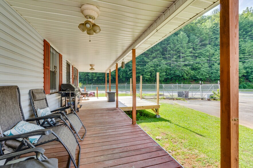 More Photos Of 5560 Highway 19 E, Hampton Manufacturing For Sale