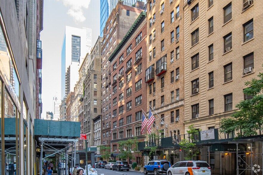 More Photos Of 140 W 58th St, New York Apartments For Lease