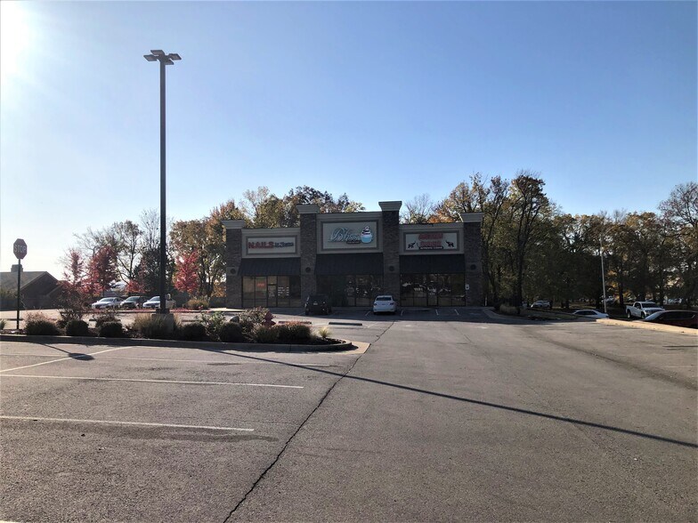 More Photos Of 7110 Rogers Ave, Fort Smith Storefront For Lease