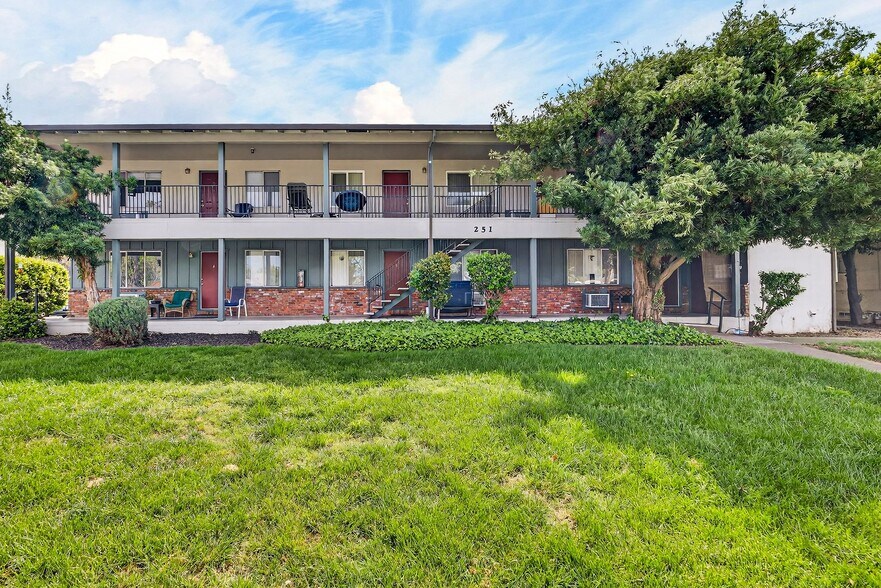 More Photos Of 161-261 Cohasset Ln, Chico Apartments For Sale