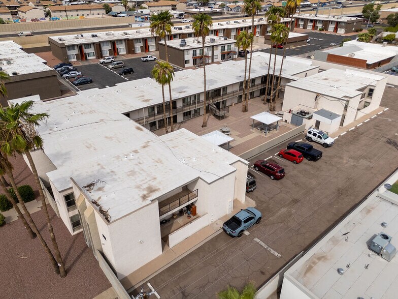 More Photos Of 2432 W Turney Ave, Phoenix Shelter For Sale