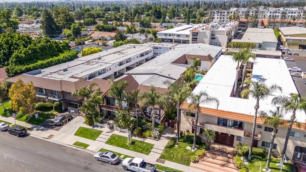 More Photos Of 18551 Prairie St, Northridge Apartments For Sale