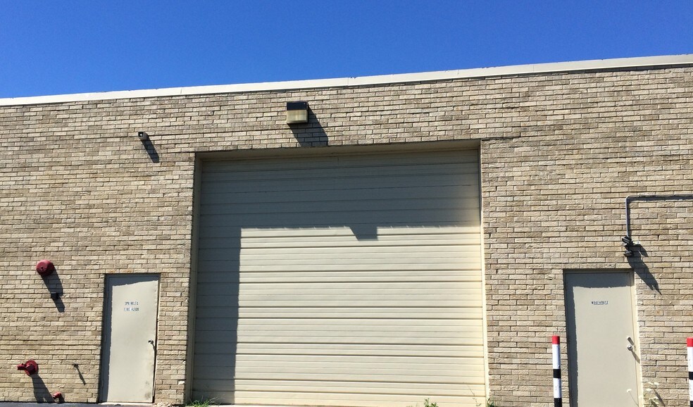 More Photos Of 1728-1734 W Algonquin Rd, Arlington Heights Medical For Lease