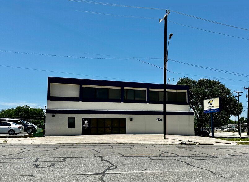 More Photos Of 4205 San Pedro Ave, San Antonio Schools For Lease