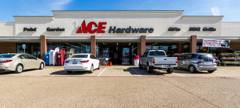 Primary Photo Of 7989 Belt Line Rd, Dallas Unknown For Lease