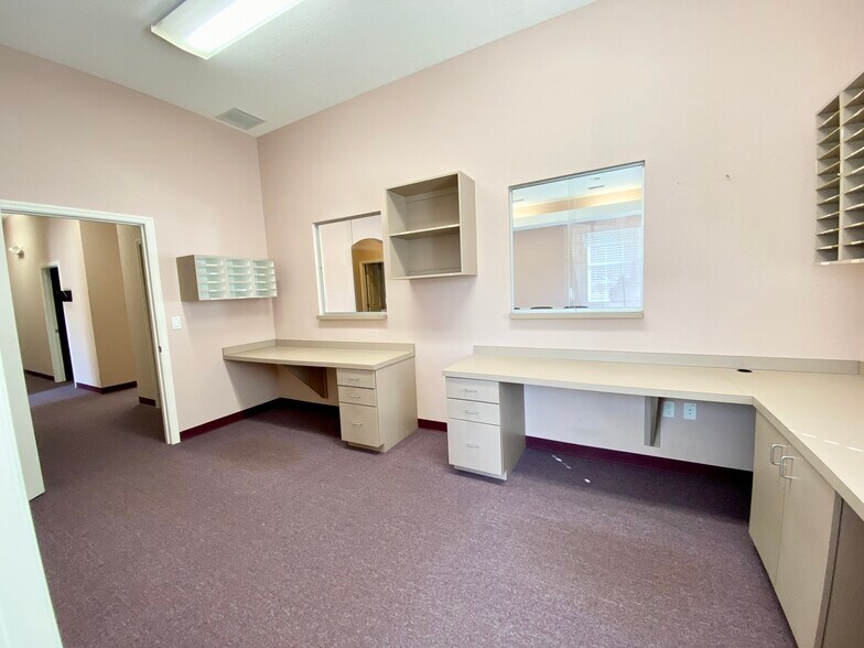 More Photos Of 929 N US Hwy 27/441, Lady Lake Medical For Lease