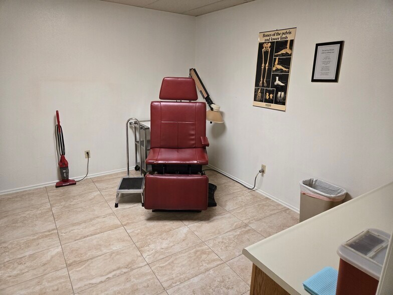 More Photos Of 222 E Route 66, Glendora Medical For Sale