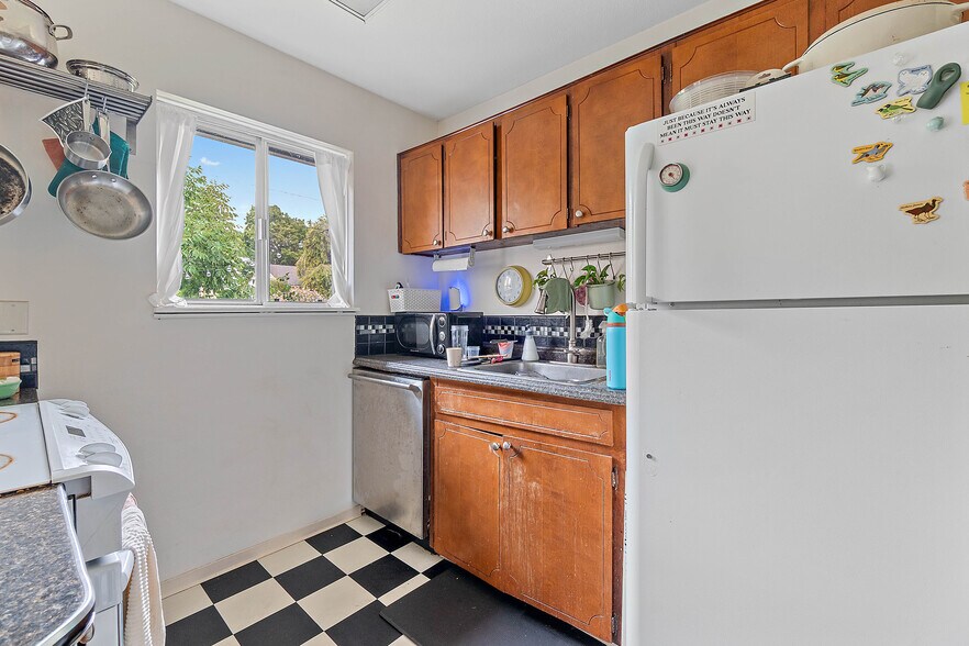More Photos Of 806 SE Nehalem St, Portland Apartments For Sale