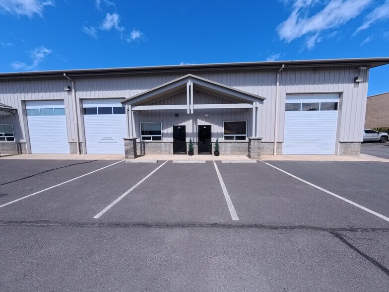 Primary Photo Of 615 SE Glenwood Dr, Bend Unknown For Lease