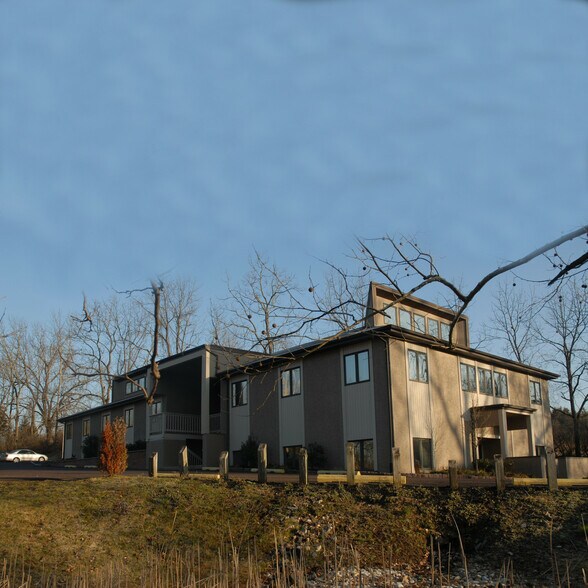 More Photos Of 102 Memorial Dr, Schwenksville Medical For Sale
