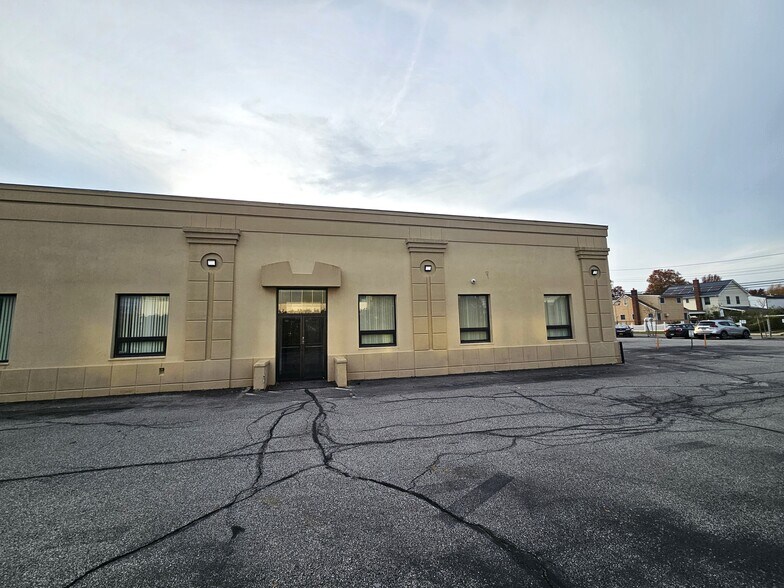 More Photos Of 166 E Jericho Tpke, Mineola Office For Lease