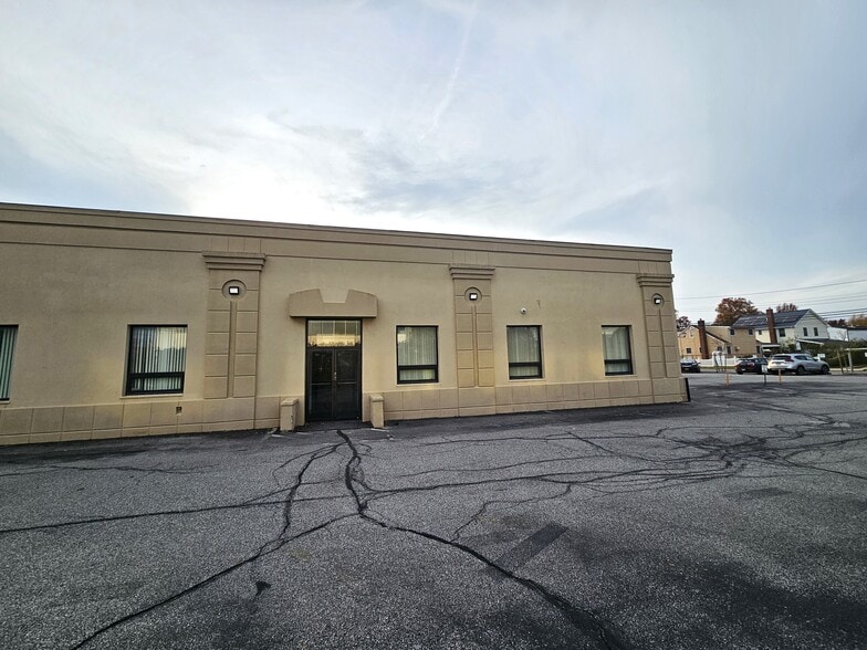 More Photos Of 166 E Jericho Tpke, Mineola Office For Lease