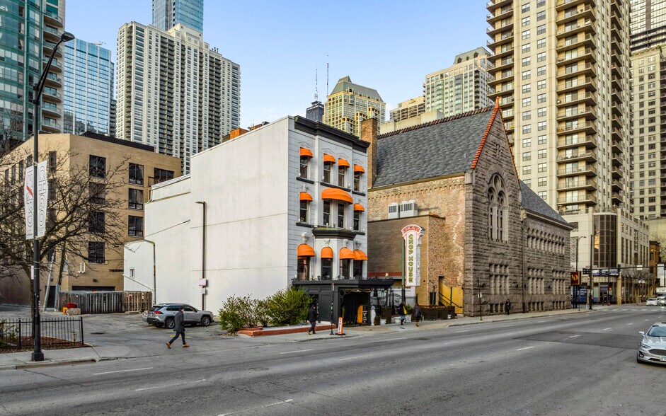 More Photos Of 60 W Ontario St, Chicago Restaurant For Sale
