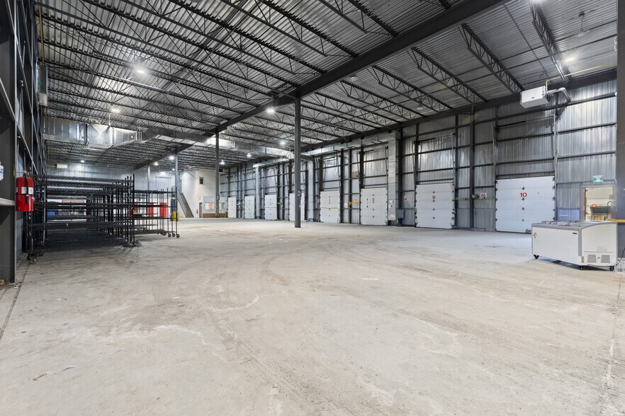More Photos Of 1665 Rue Atmec, Gatineau Distribution For Lease