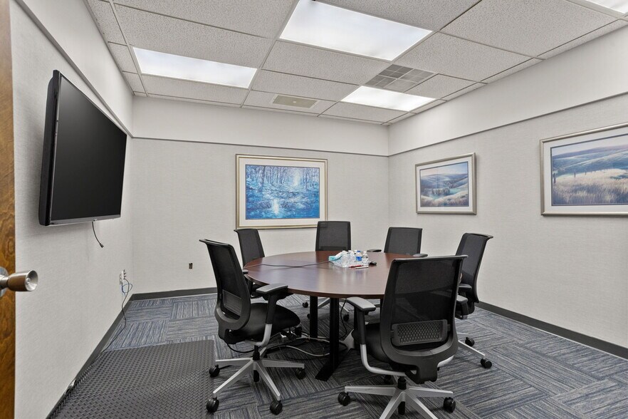 More Photos Of 127 Tanner Rd, Greenville Flex For Lease