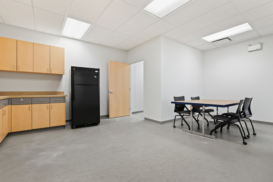 More Photos Of 10235 124th St, Edmonton Medical For Lease