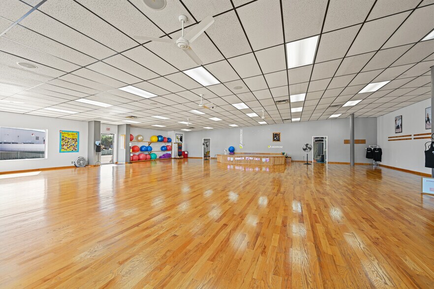 More Photos Of 2095 Kerper Blvd, Dubuque General Retail For Lease