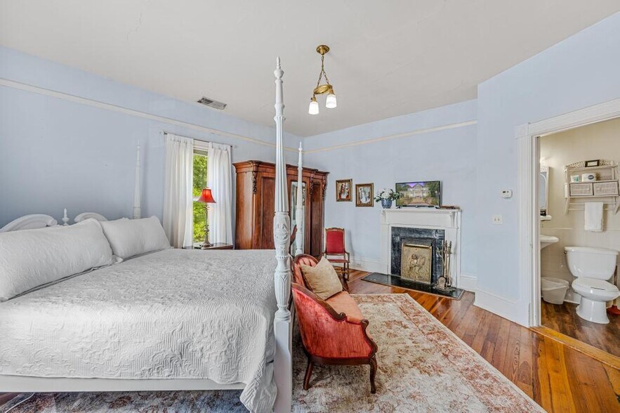 More Photos Of 252 Seavy St, Senoia Hospitality For Sale